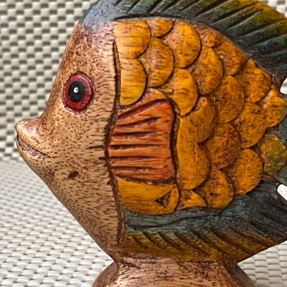 2 Wood Hand Carved Hand Painted Tropical Fishes 4" Tall - Picture 9 of 16